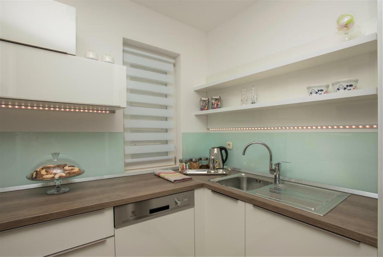 Andor - Lux, Two Beautiful Terraces With Sea & Sunset View Lejlighed Makarska Eksteriør billede
