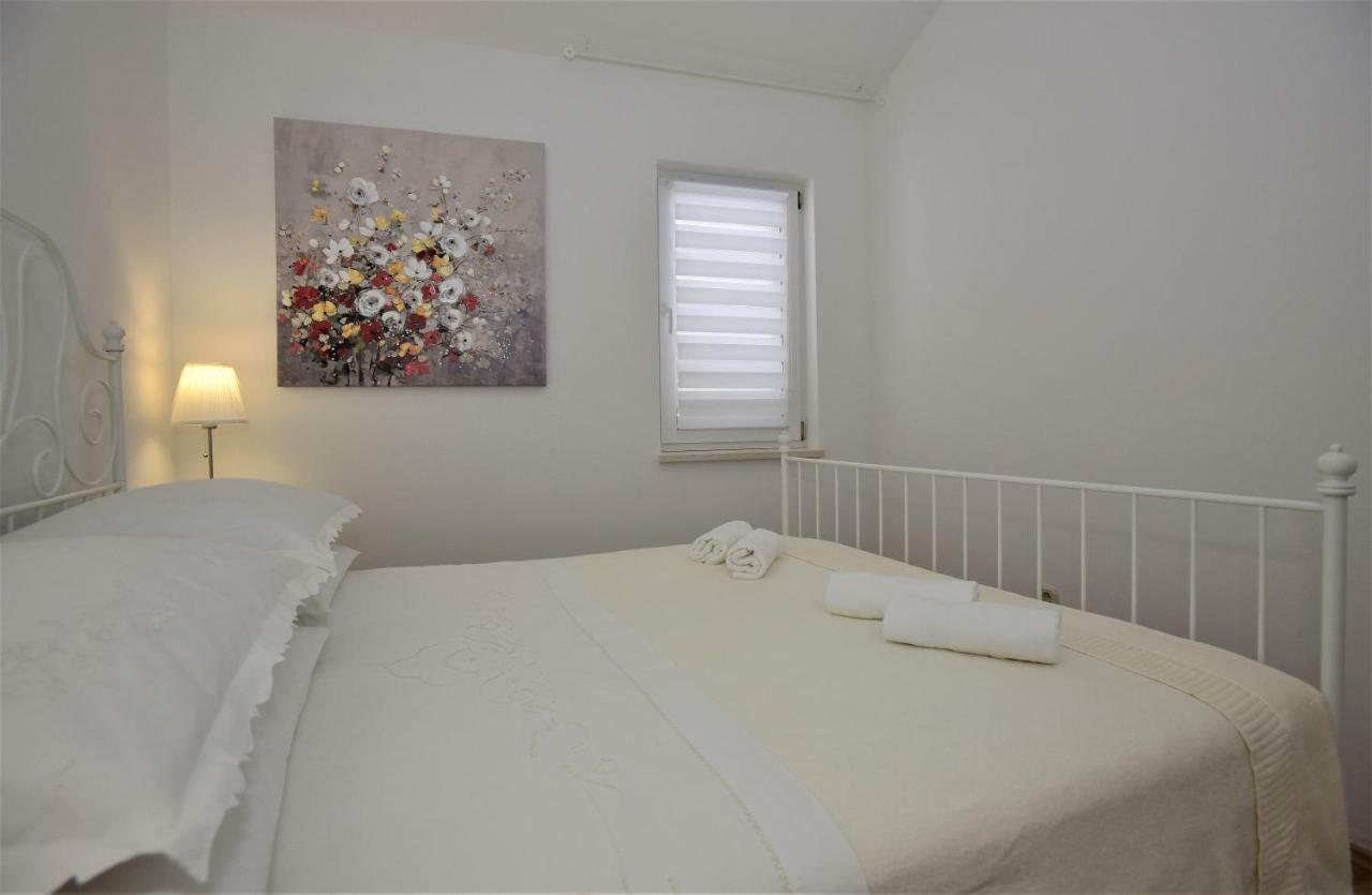 Andor - Lux, Two Beautiful Terraces With Sea & Sunset View Lejlighed Makarska Eksteriør billede