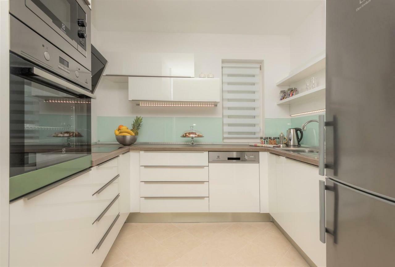 Andor - Lux, Two Beautiful Terraces With Sea & Sunset View Lejlighed Makarska Eksteriør billede
